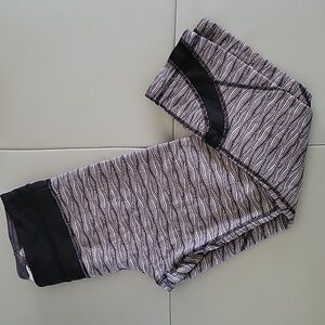 Lululemon Leggings Size 4 Black and White